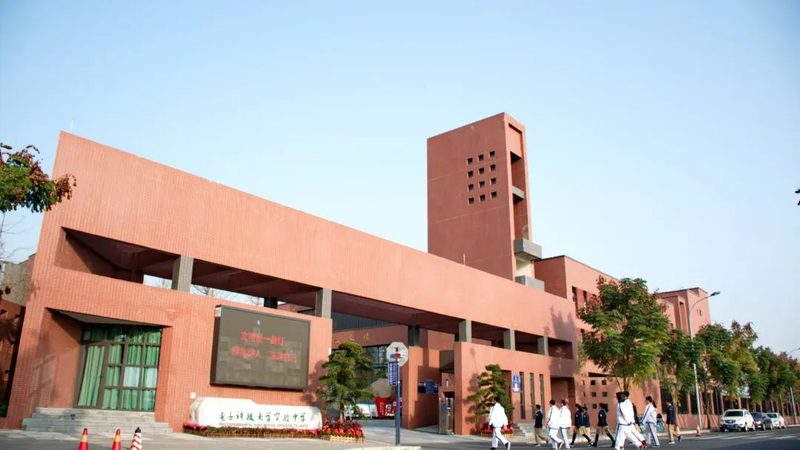 扫地机器人：揭秘其优势与潜在问题